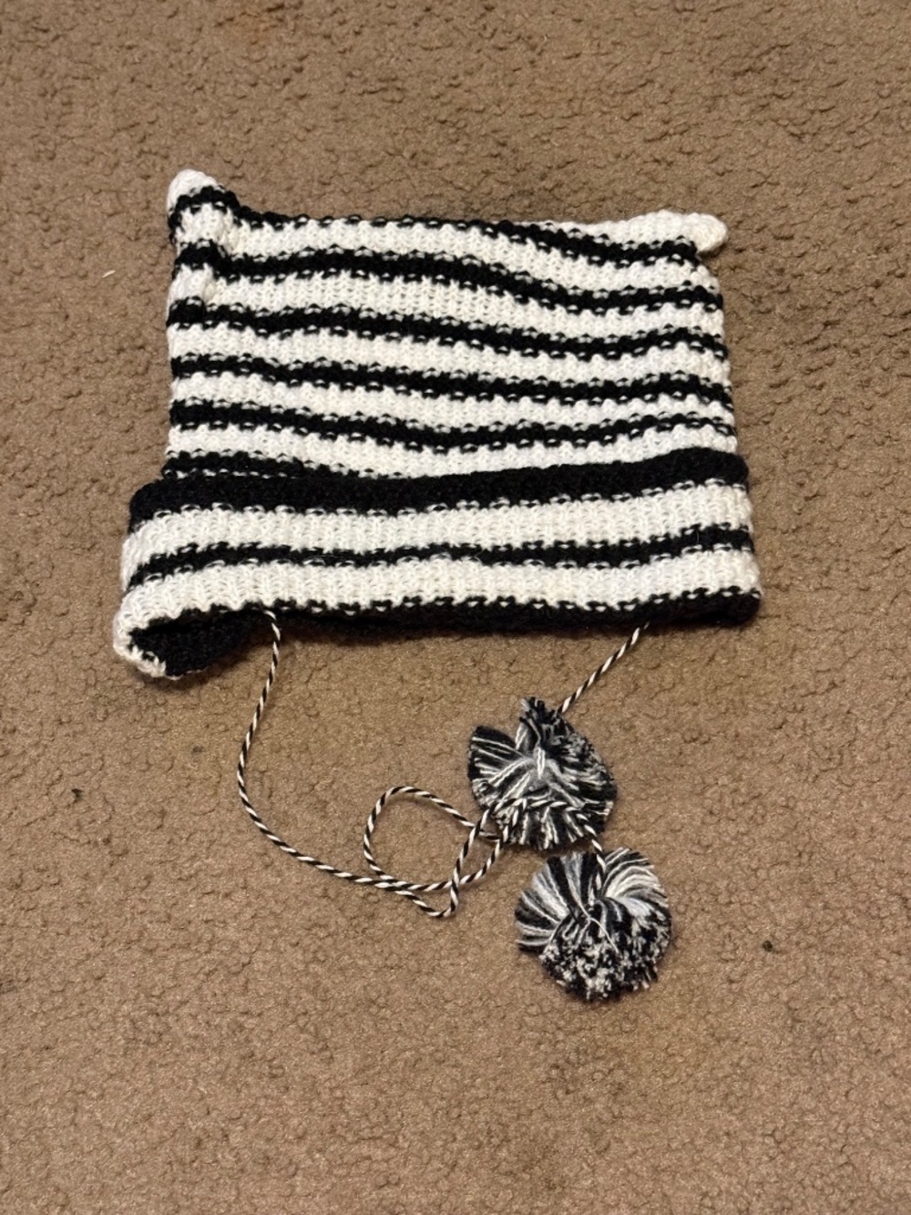 Stripes cat hat - Picture 4 of 5